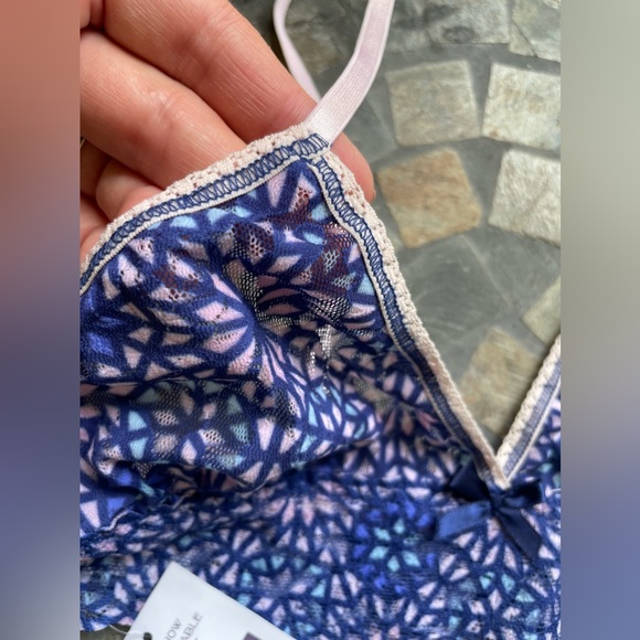 Hanky Panky floral triangle crossover lace bralette - Picture 4 of 9